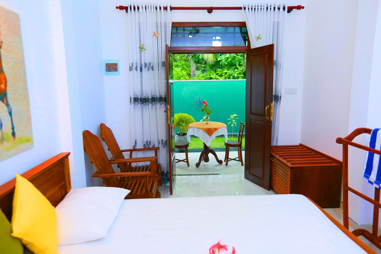 Hotel Ceylonika Rest à Bentota Extérieur photo