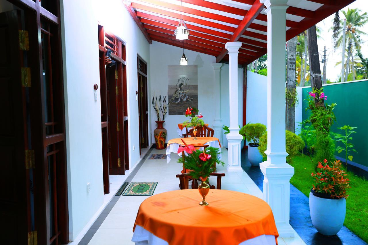 Hotel Ceylonika Rest à Bentota Extérieur photo