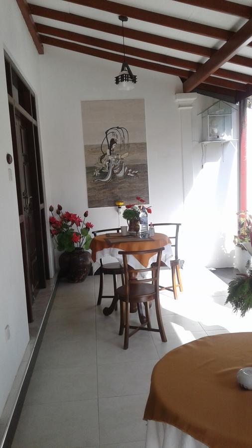 Hotel Ceylonika Rest à Bentota Extérieur photo